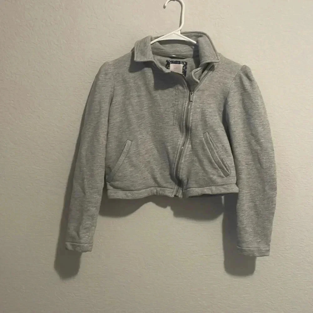 Lauren Conrad XS cropped gray sweatshirt jacket